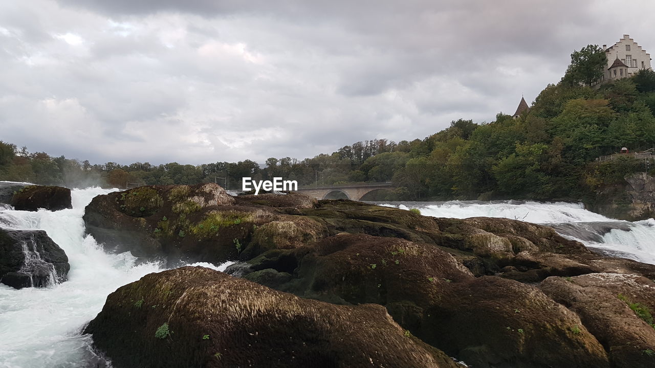 SCENIC VIEW OF RIVER AGAINST SKY