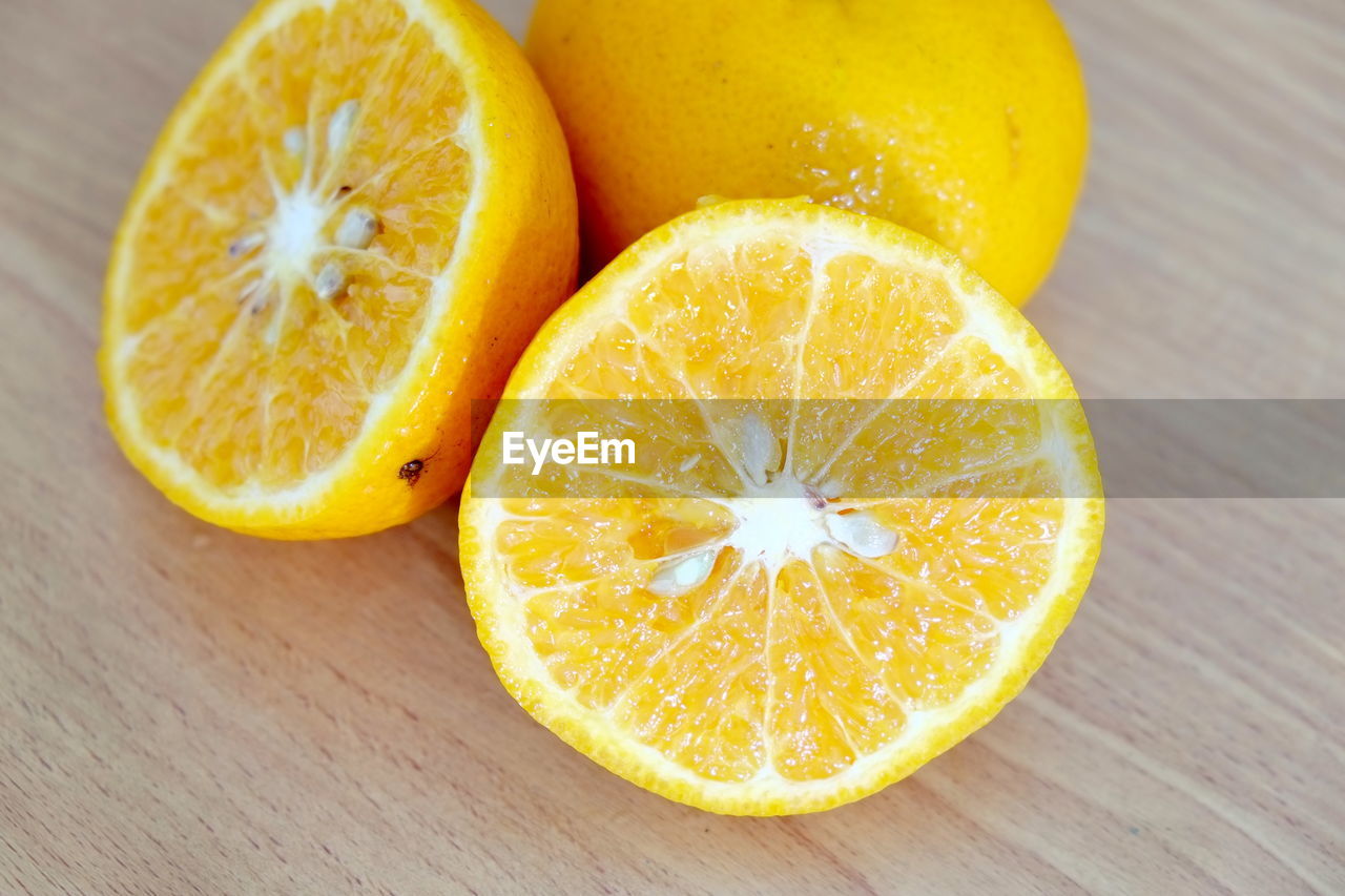 CLOSE-UP OF ORANGE SLICE ON TABLE