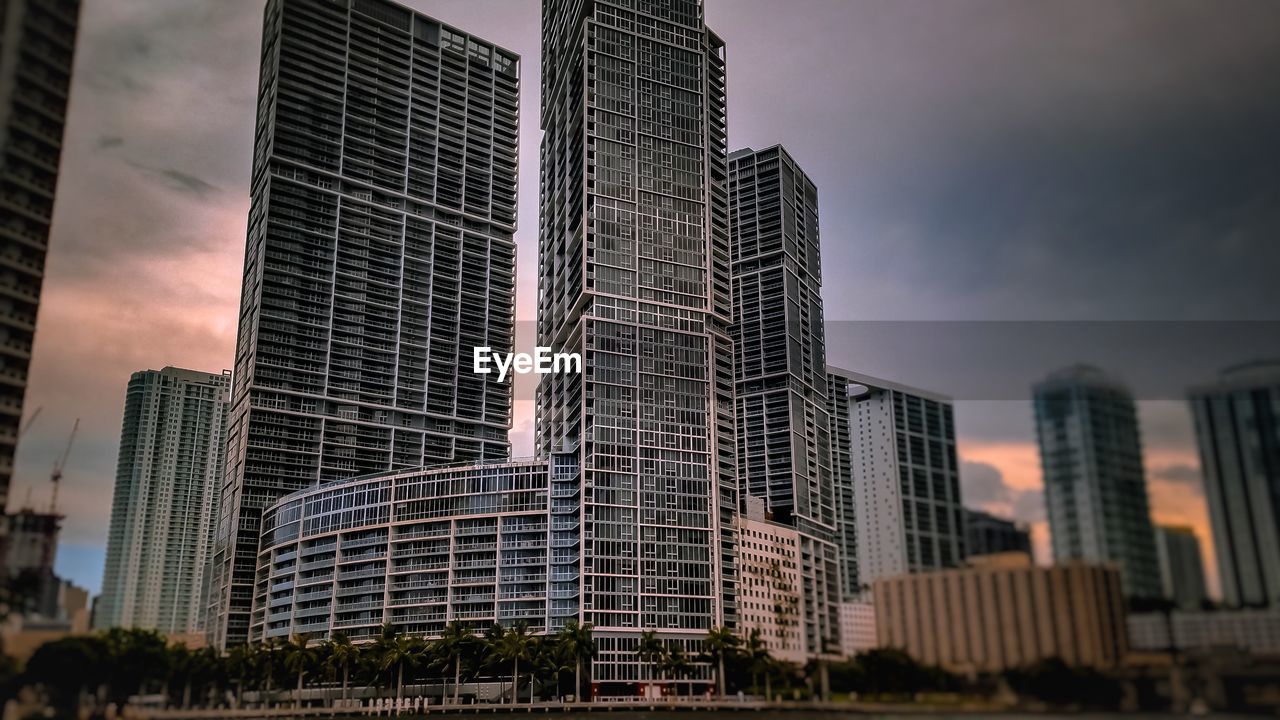 LOW ANGLE VIEW OF MODERN BUILDINGS AGAINST SKY