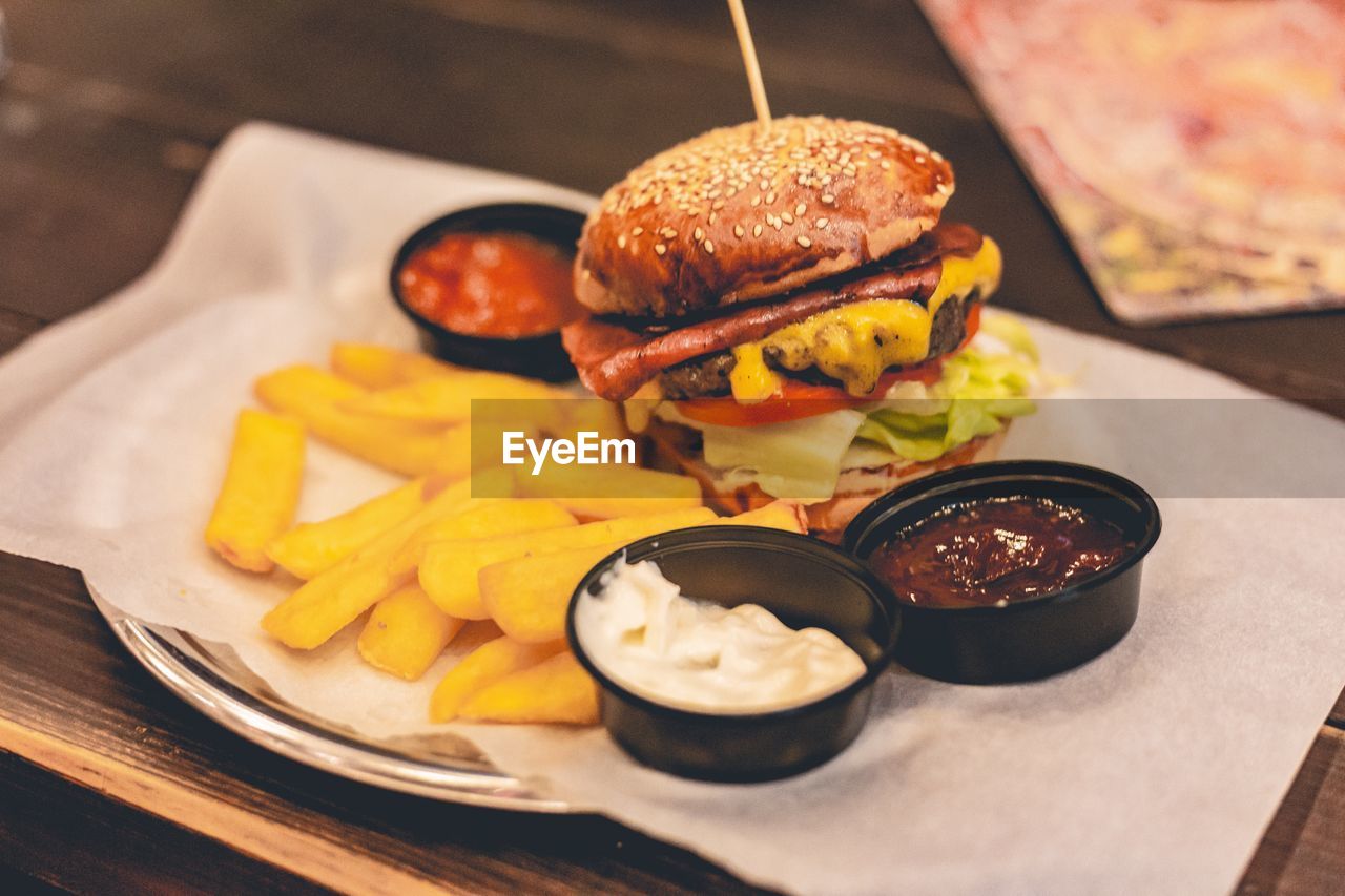 HIGH ANGLE VIEW OF BREAKFAST ON TABLE