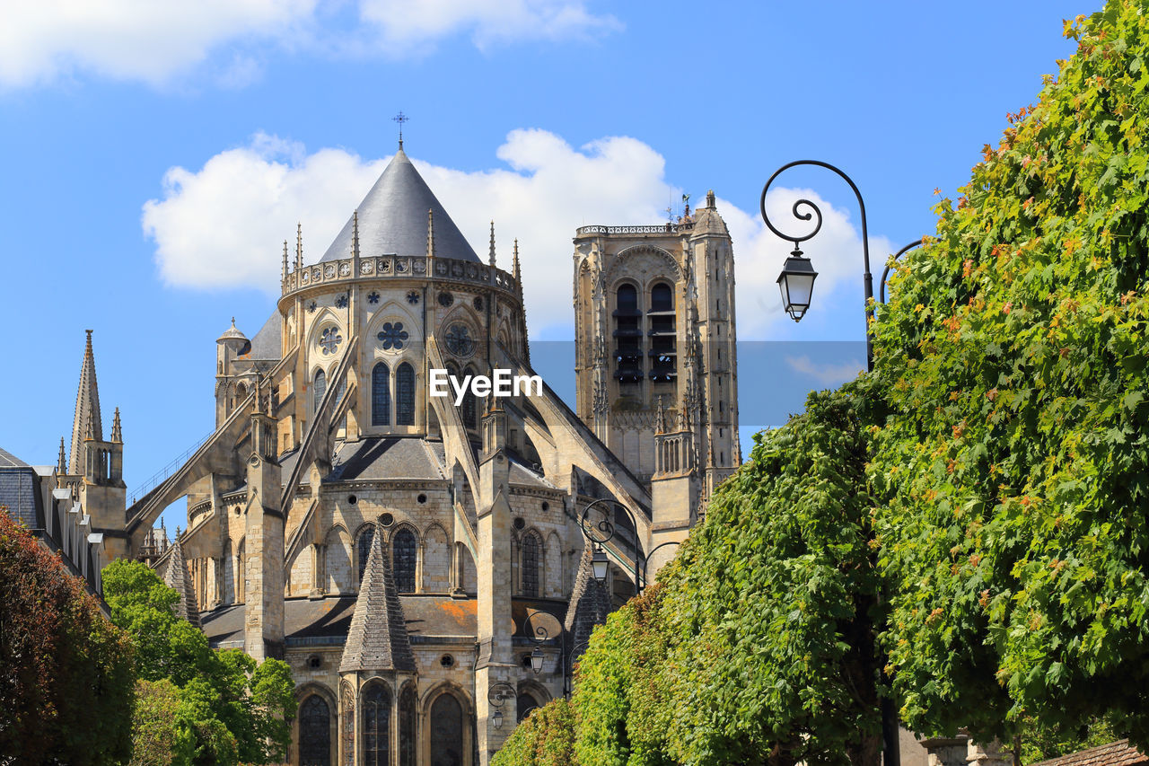 Apse of the cathedral saint-etienne of bourges in the spring, bourges, centre-val de loire, france