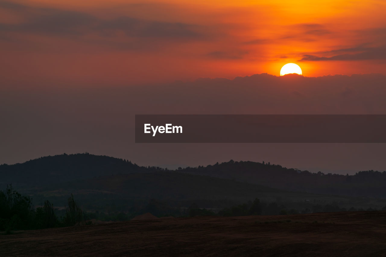 SCENIC VIEW OF SILHOUETTE LANDSCAPE AGAINST ROMANTIC SKY