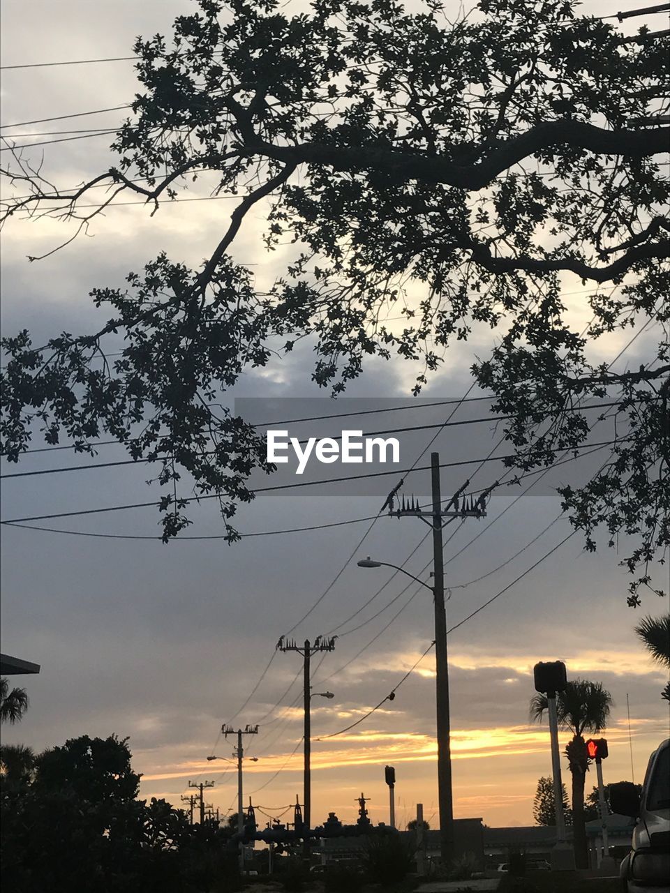 SCENIC VIEW OF LANDSCAPE AGAINST DRAMATIC SKY