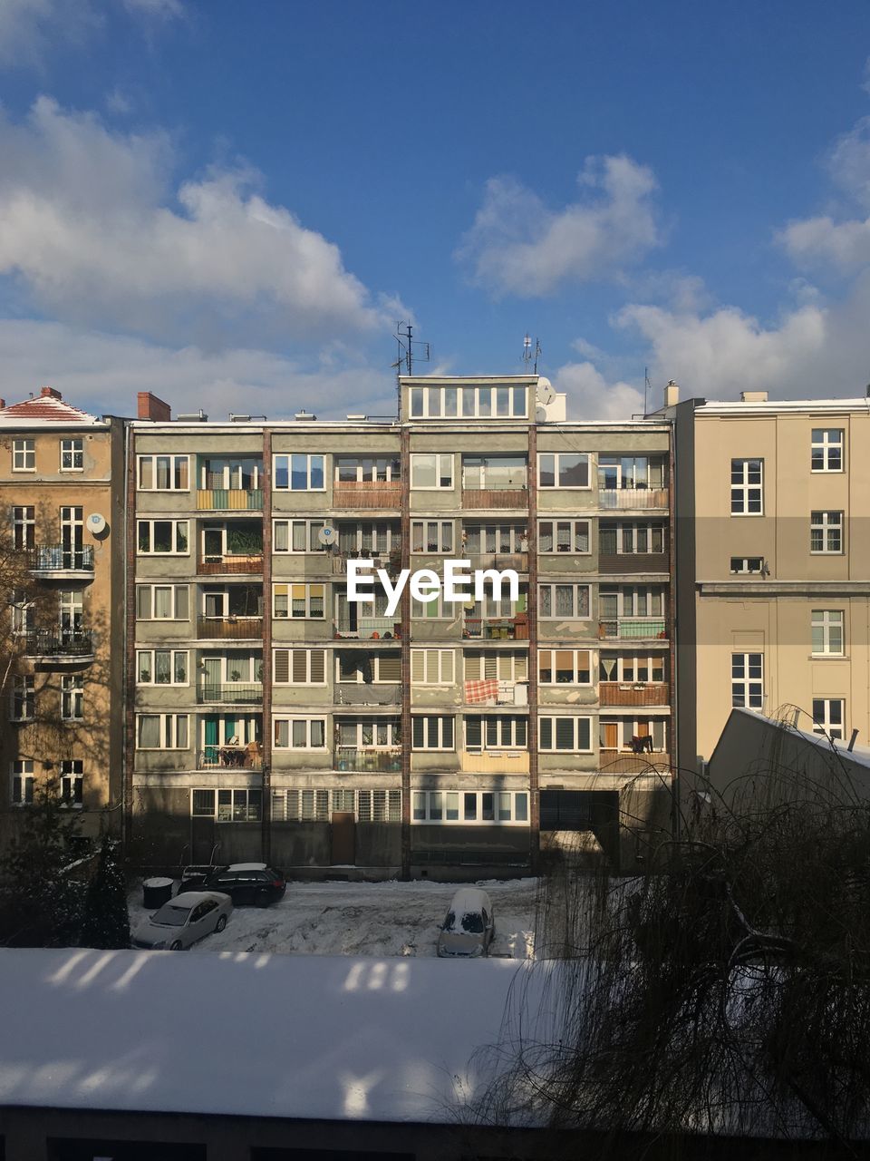 RESIDENTIAL BUILDINGS AGAINST SKY IN CITY