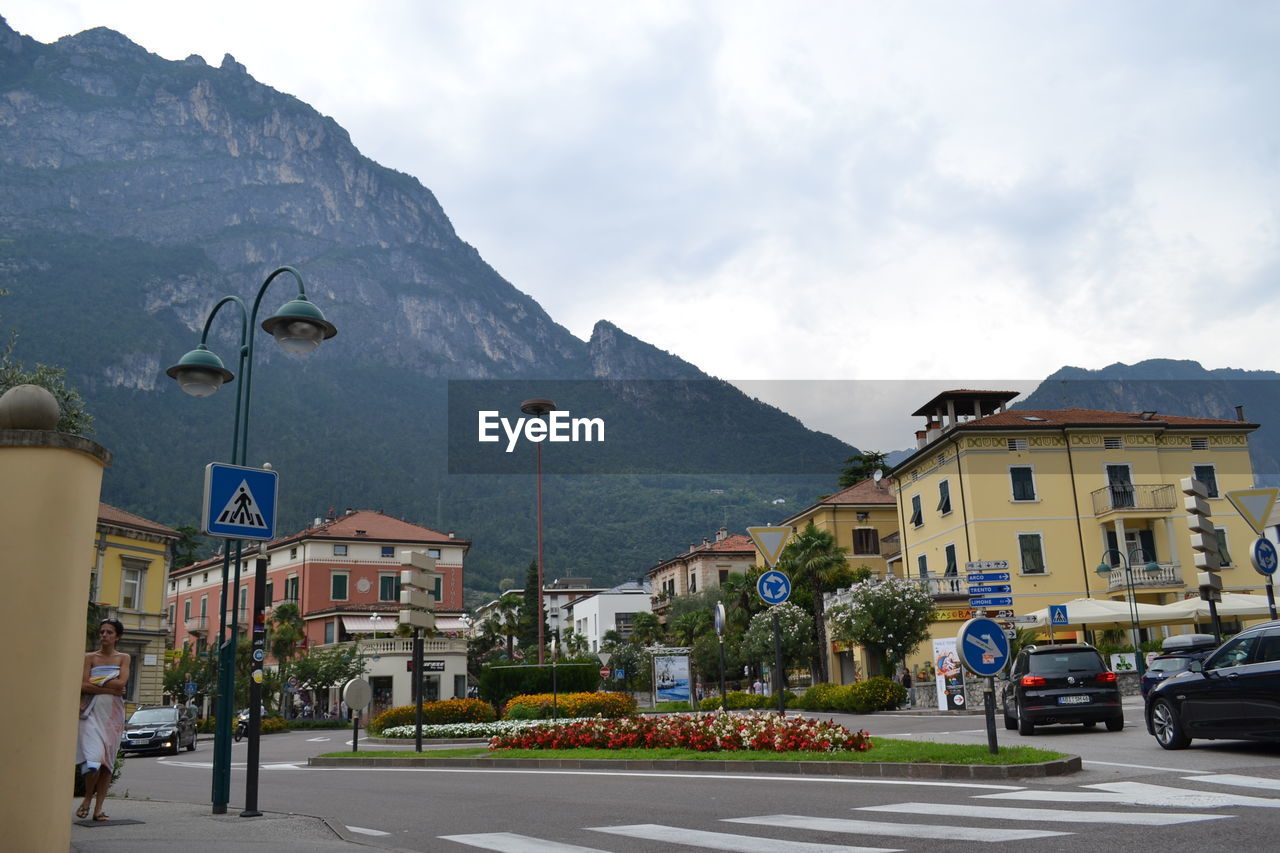 VIEW OF CITY AGAINST MOUNTAIN