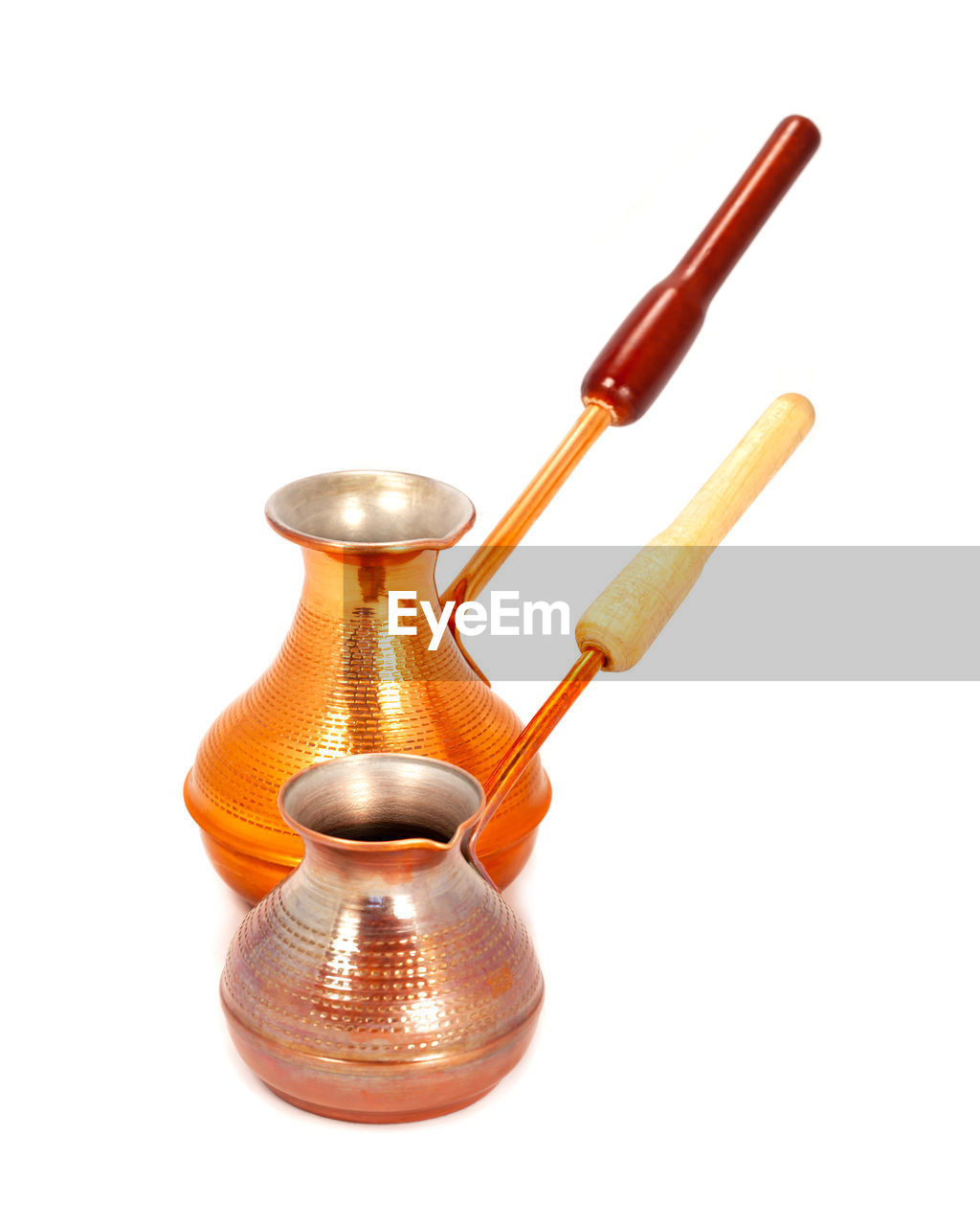 HIGH ANGLE VIEW OF GLASSES ON GLASS AGAINST WHITE BACKGROUND