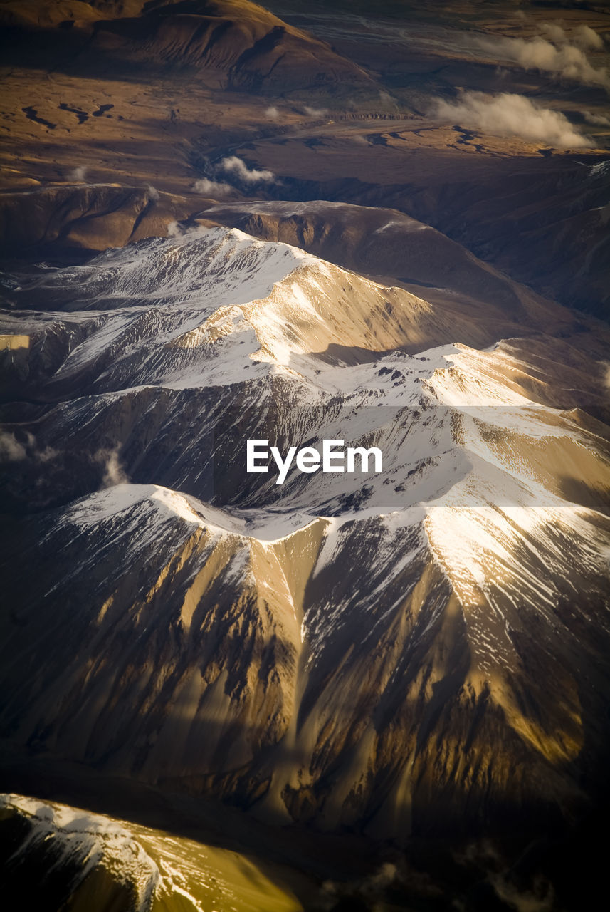 AERIAL VIEW OF SNOWCAPPED MOUNTAIN RANGE