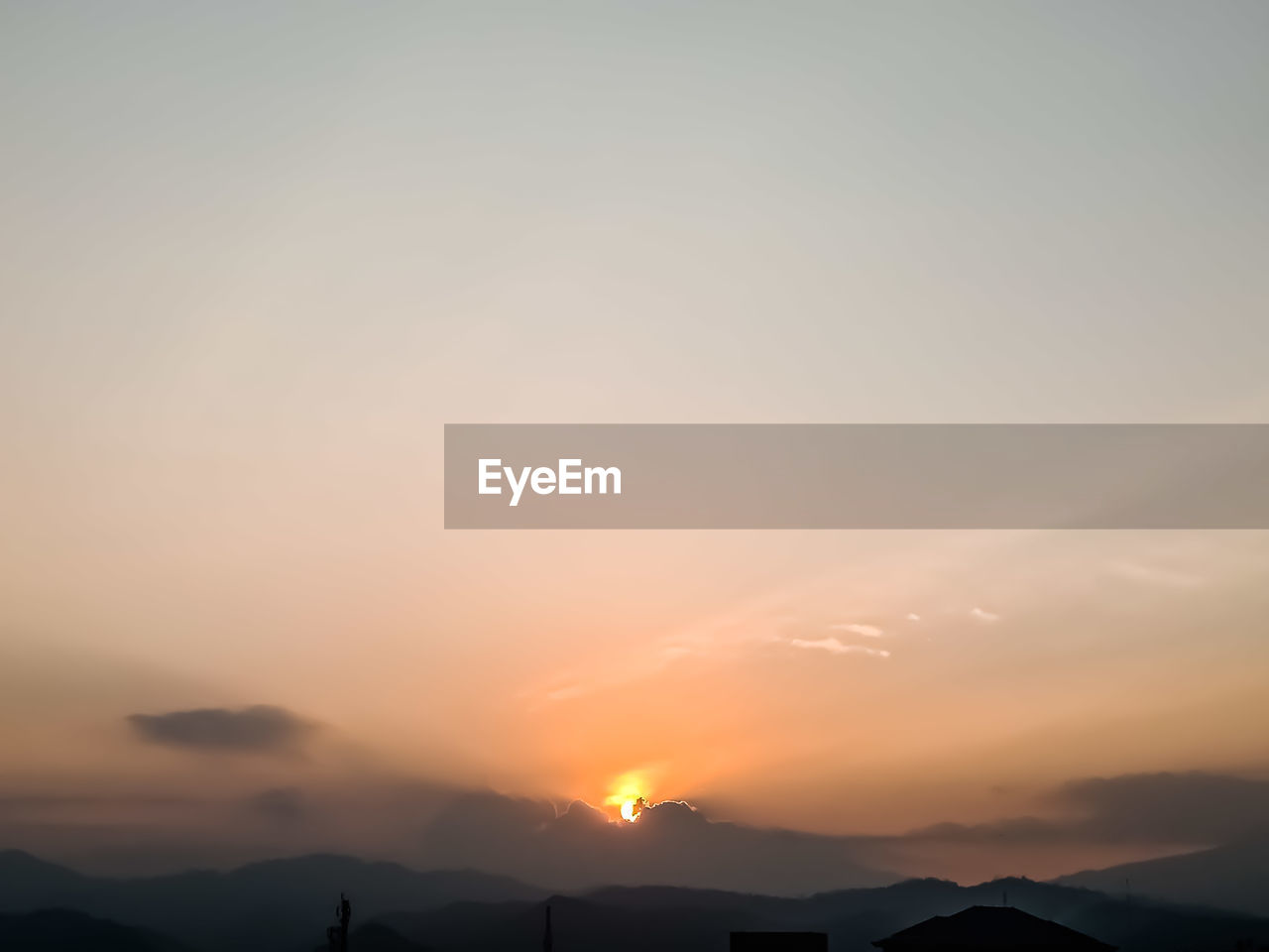 SCENIC VIEW OF SILHOUETTE MOUNTAINS AGAINST ROMANTIC SKY