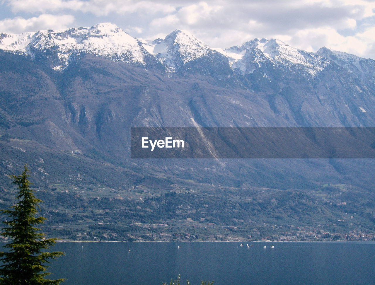 SCENIC VIEW OF TREE MOUNTAINS AGAINST SKY