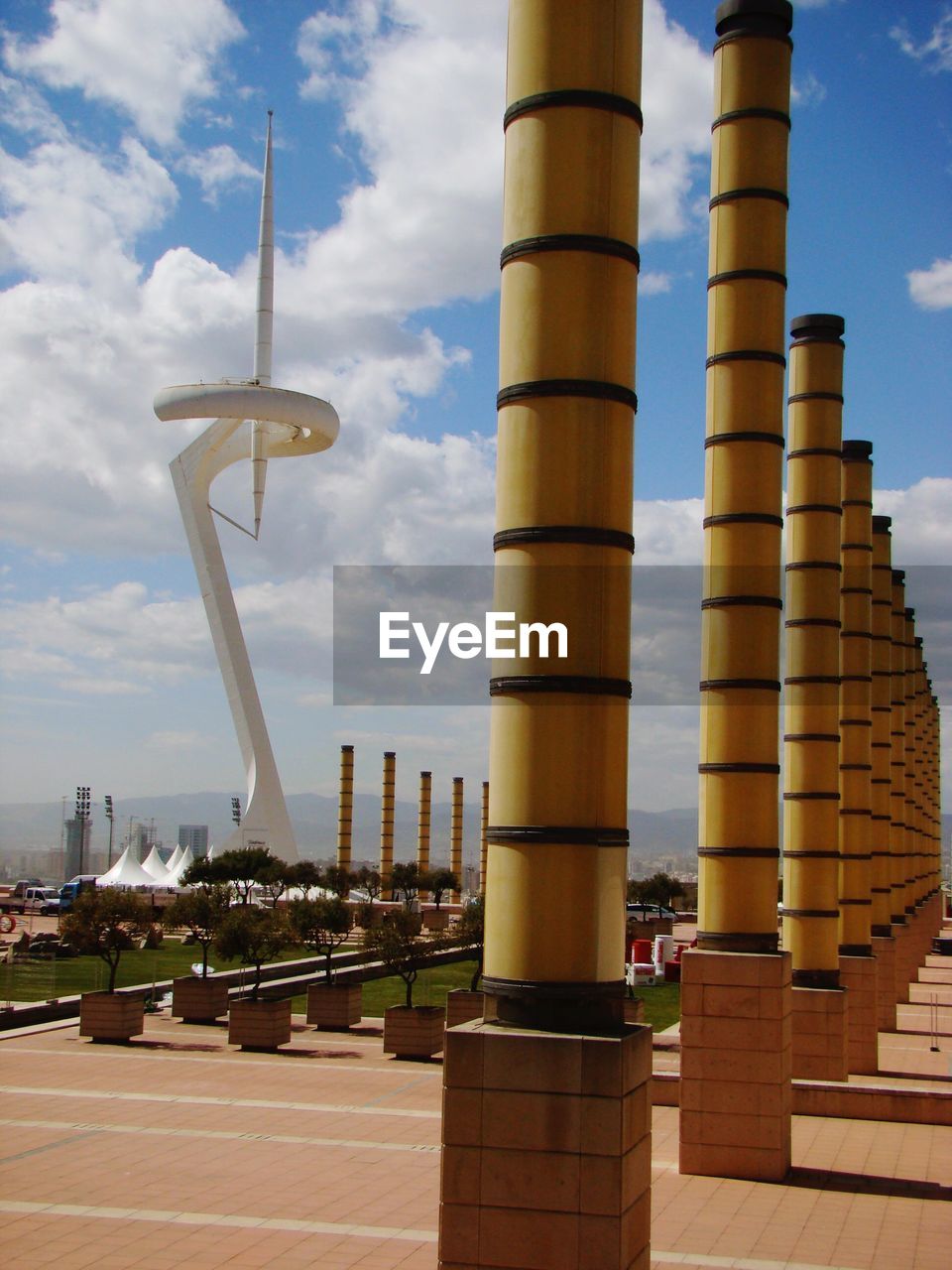 BUILDINGS IN CITY AGAINST CLOUDY SKY