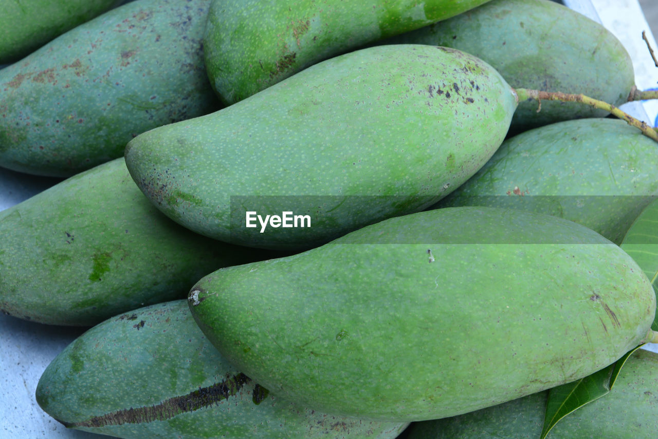 FULL FRAME SHOT OF GREEN FRUITS FOR SALE AT MARKET