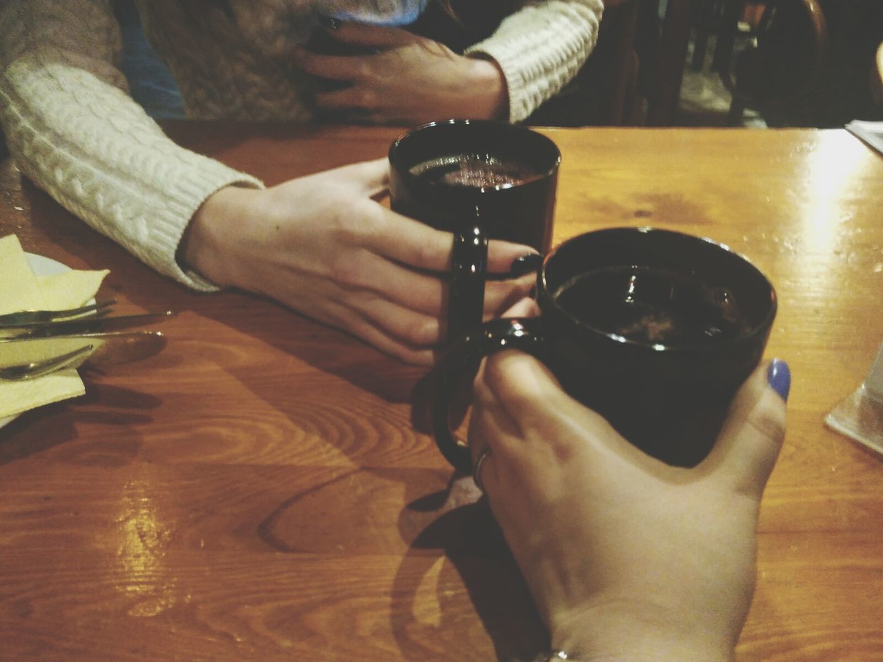 CLOSE-UP OF HUMAN HAND HOLDING DRINK