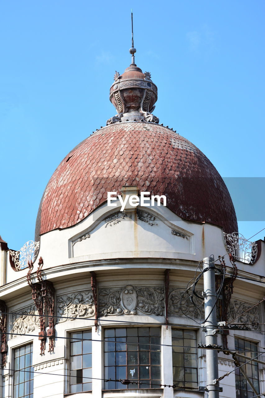 LOW ANGLE VIEW OF DOME AGAINST SKY