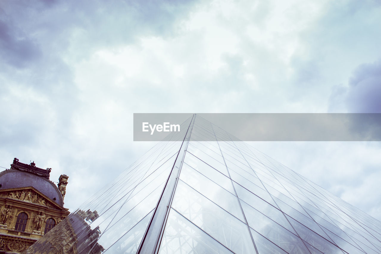 LOW ANGLE VIEW OF MODERN BUILDINGS AGAINST CLOUDY SKY