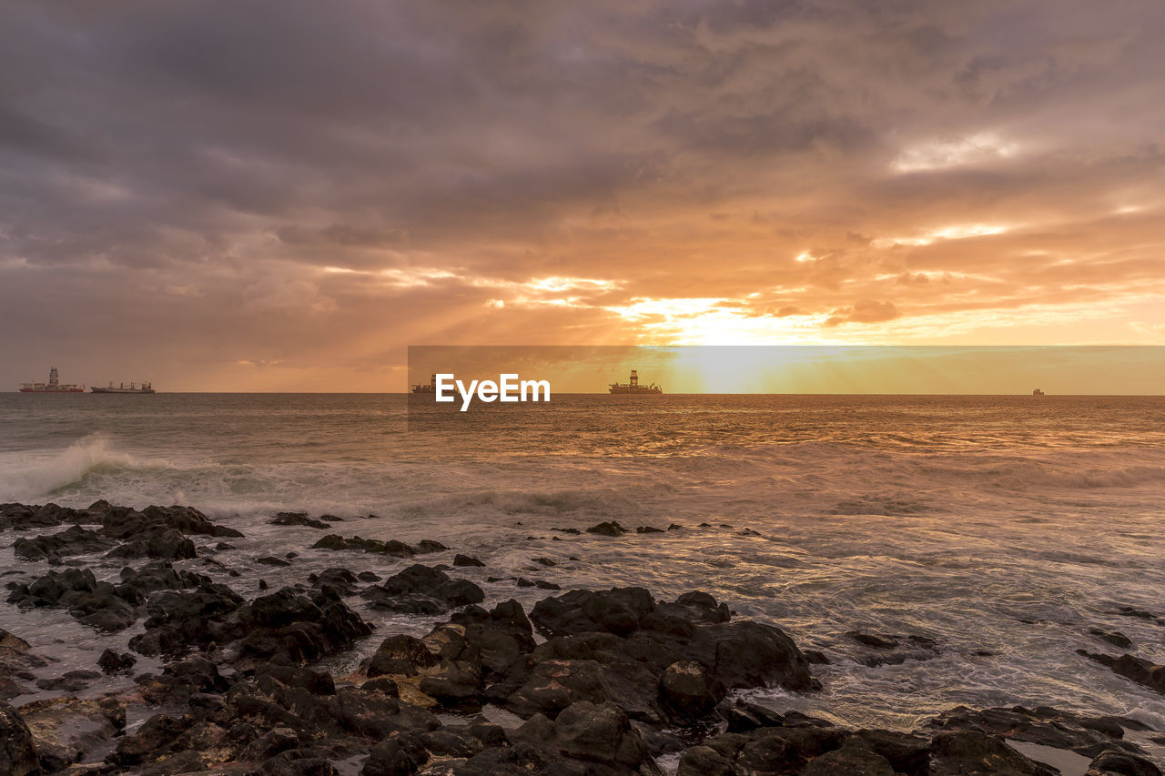 SCENIC VIEW OF SUNSET OVER SEA