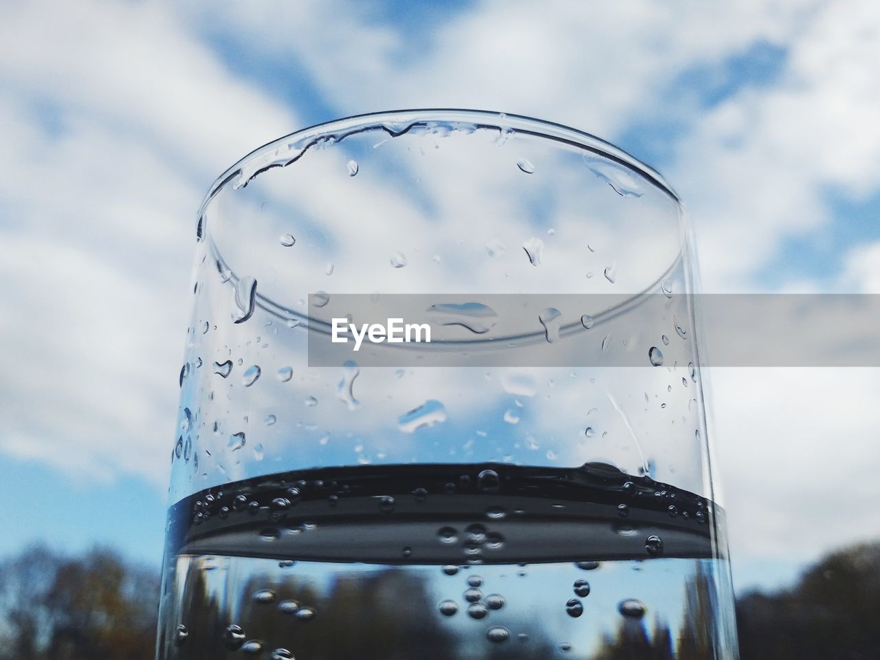 CLOSE-UP OF WATER DROPS ON GLASS