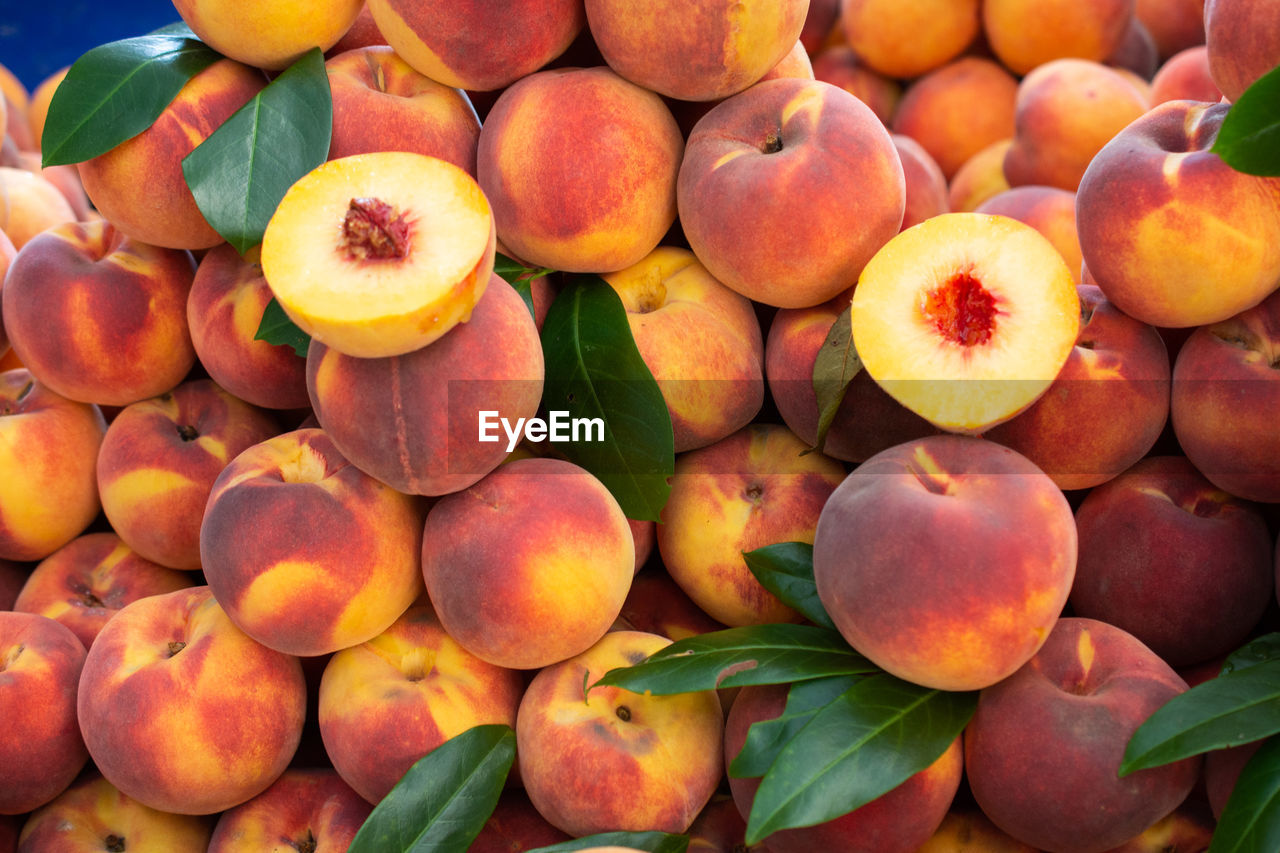 FULL FRAME SHOT OF APPLES IN MARKET