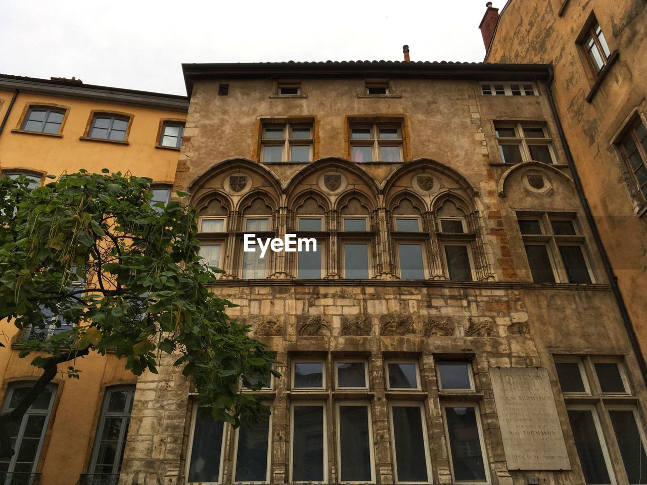 LOW ANGLE VIEW OF OLD BUILDING