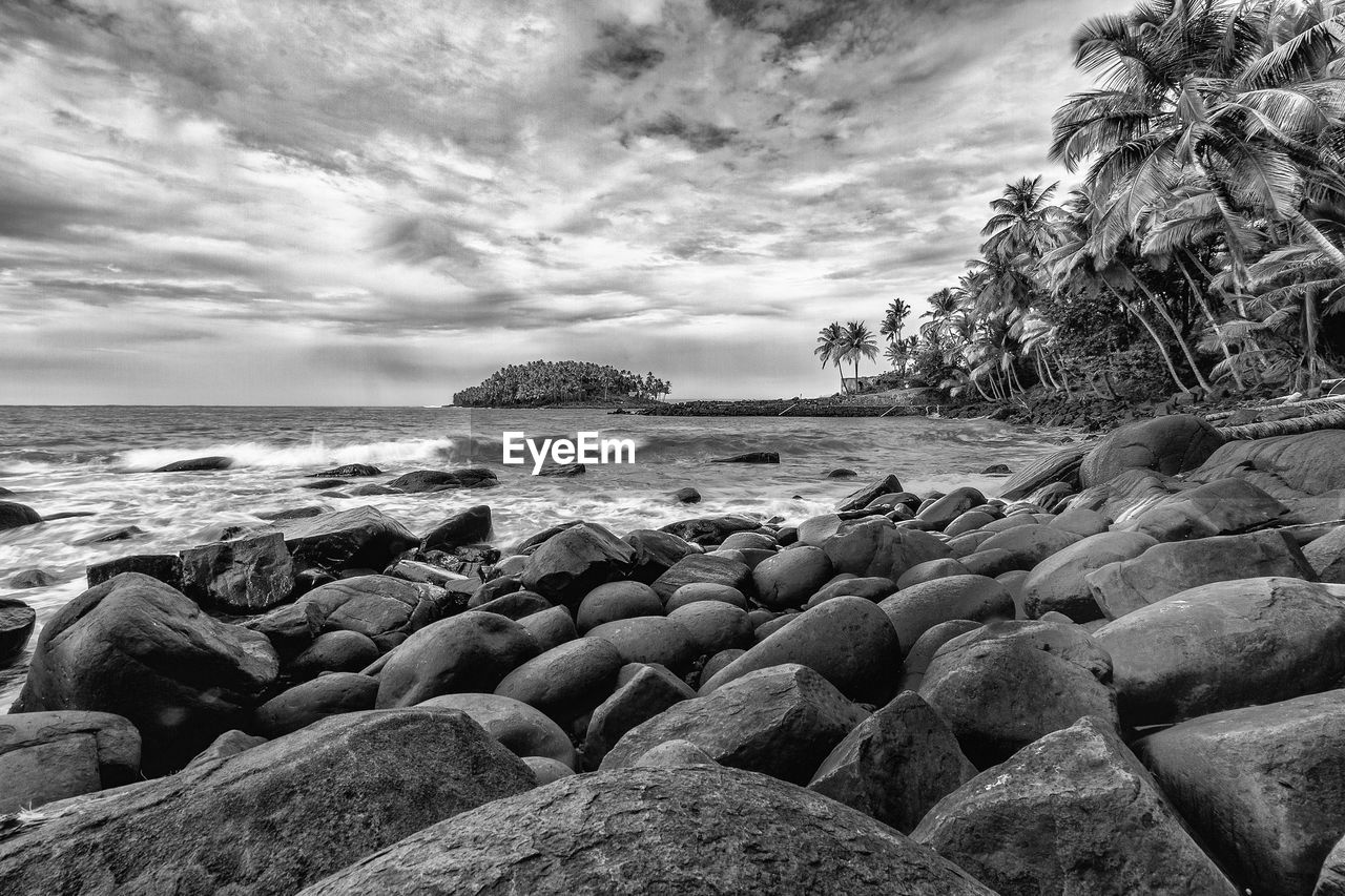 SCENIC VIEW OF SEA SHORE AGAINST SKY