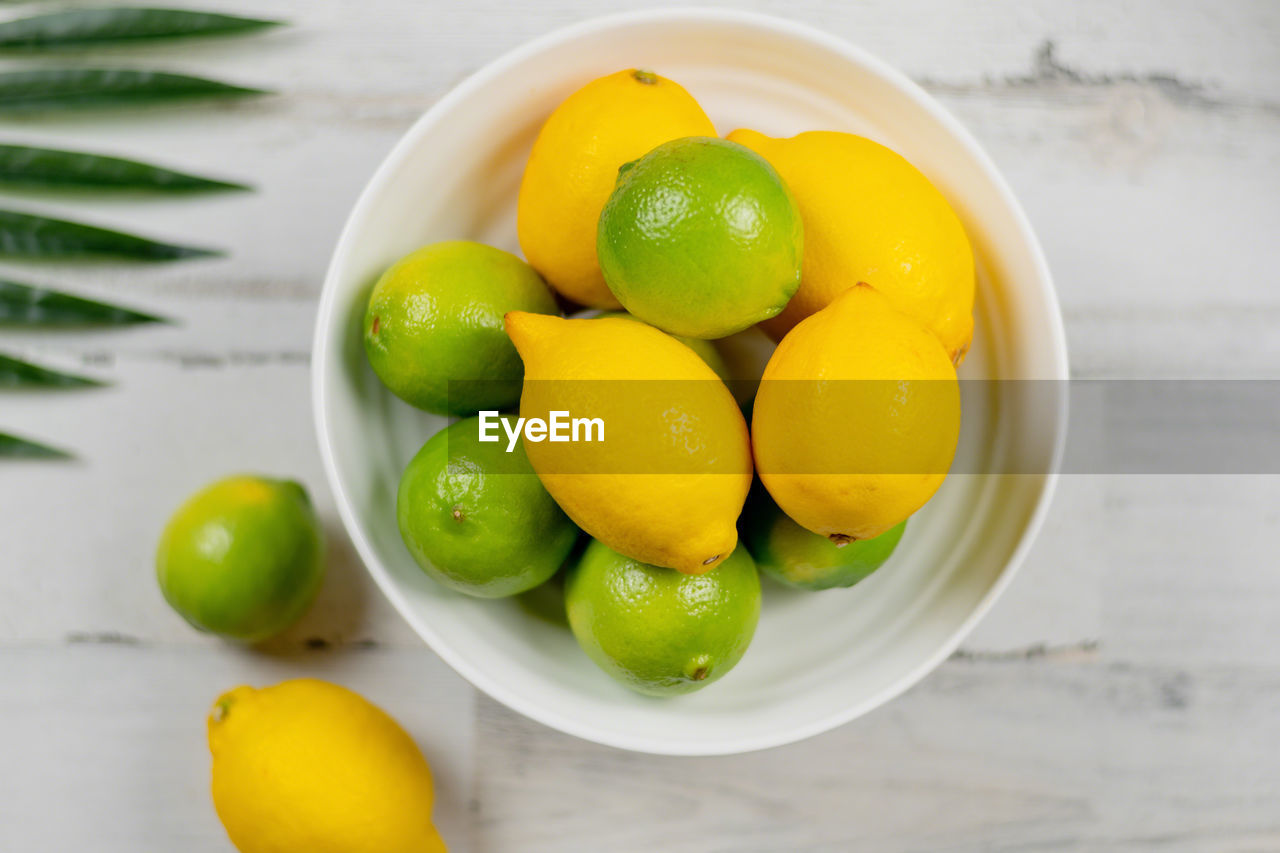 CLOSE-UP OF FRUITS IN BOWL ON TABLE