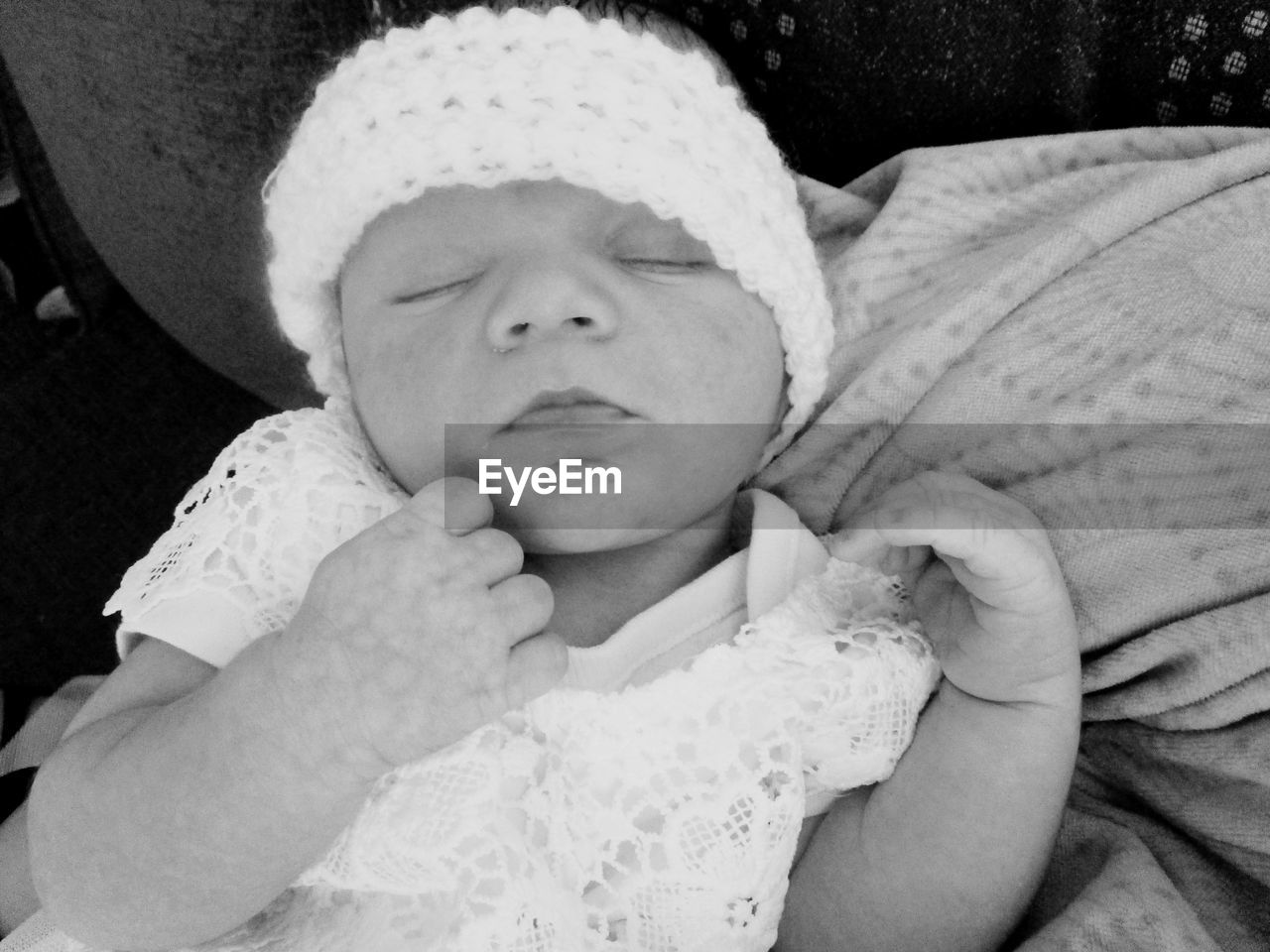 PORTRAIT OF CUTE BABY LYING DOWN ON BED