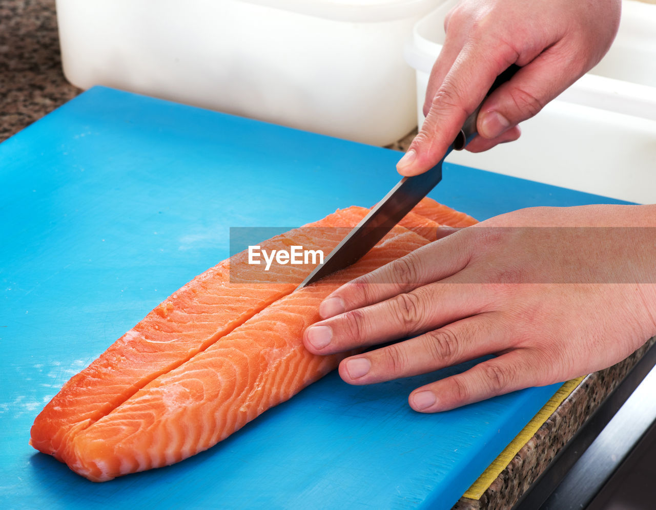 CLOSE-UP OF MAN PREPARING FOOD