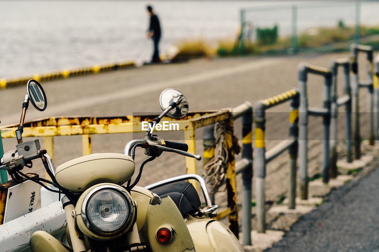 CLOSE-UP OF BICYCLE