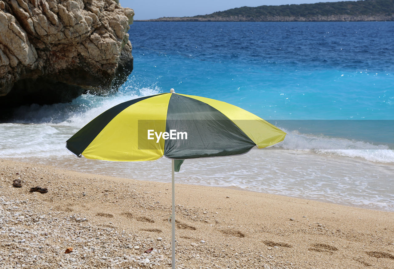 UMBRELLA ON BEACH