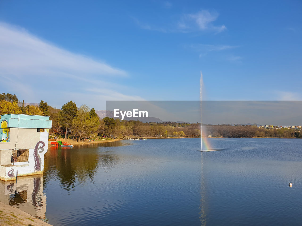 VIEW OF LAKE AGAINST SKY