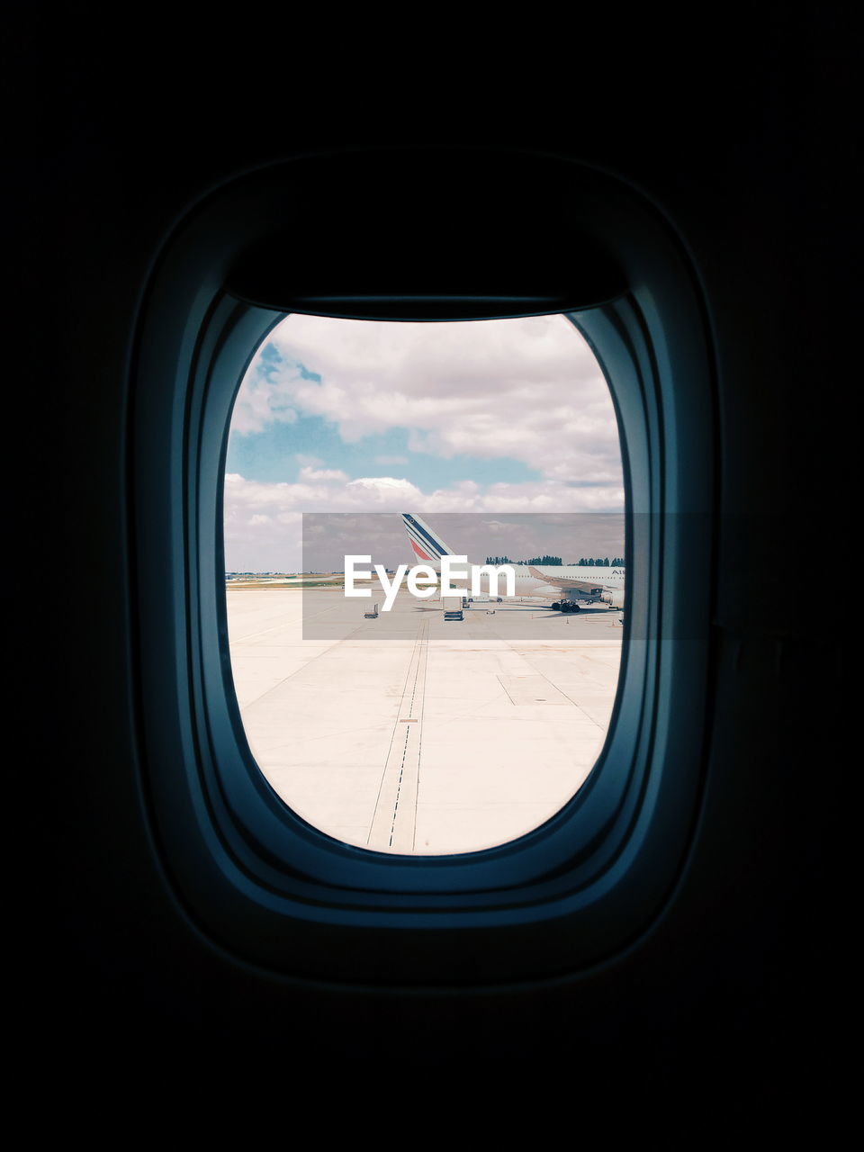 VIEW OF AIRPLANE WINDOW