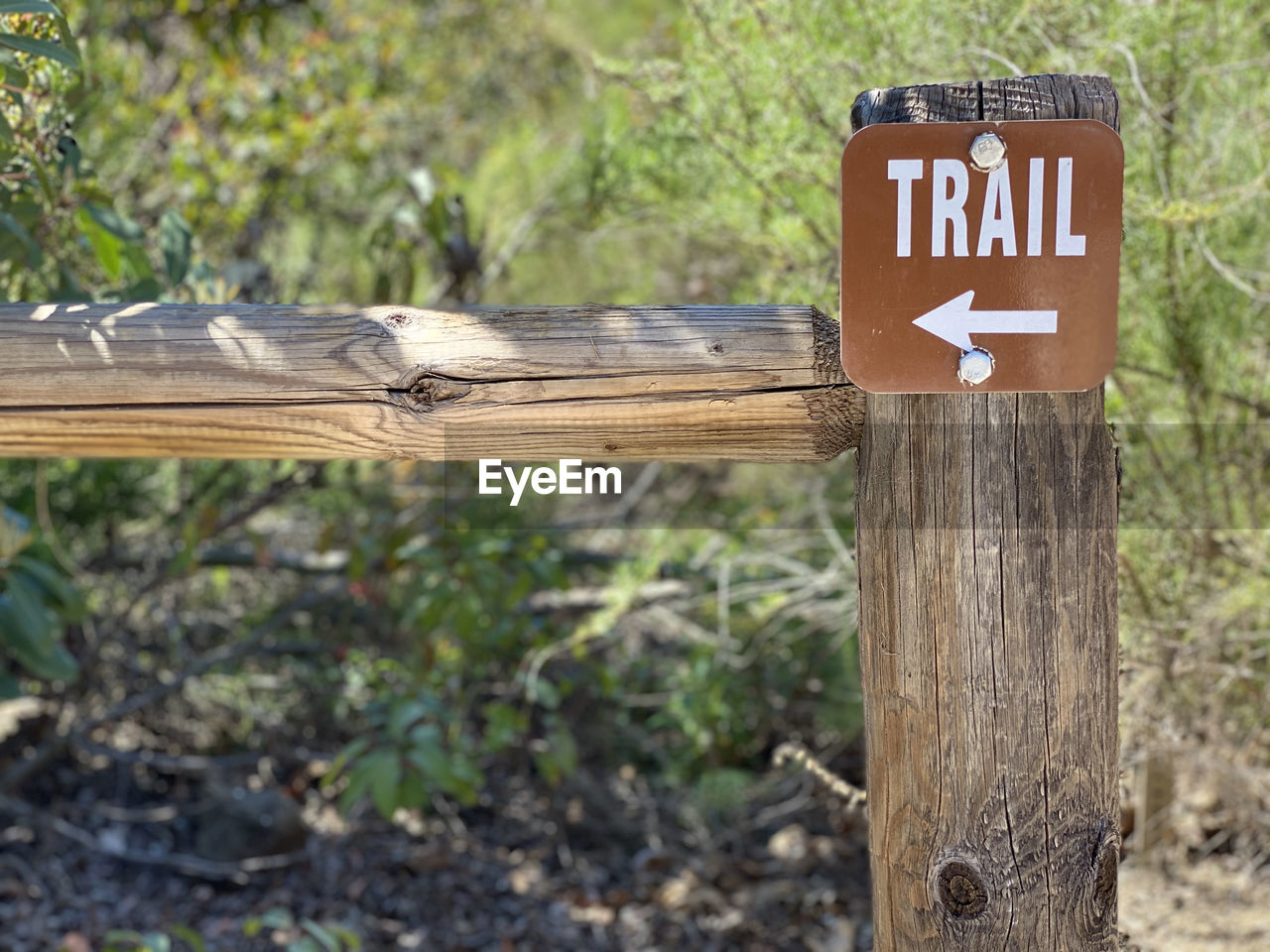 CLOSE-UP OF SIGN ON WOODEN POST