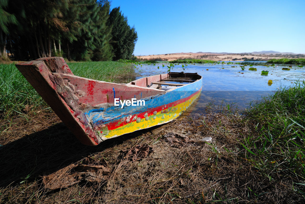 Abandoned boat by the lake