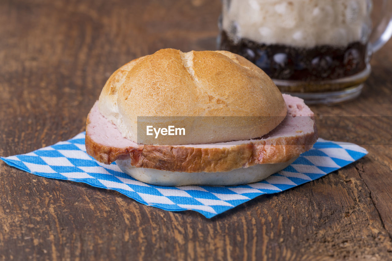 CLOSE-UP OF BREAD IN PLATE