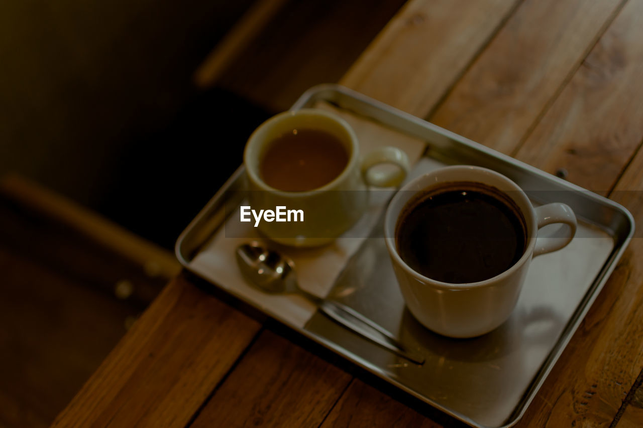 HIGH ANGLE VIEW OF COFFEE CUP WITH TEA ON TABLE