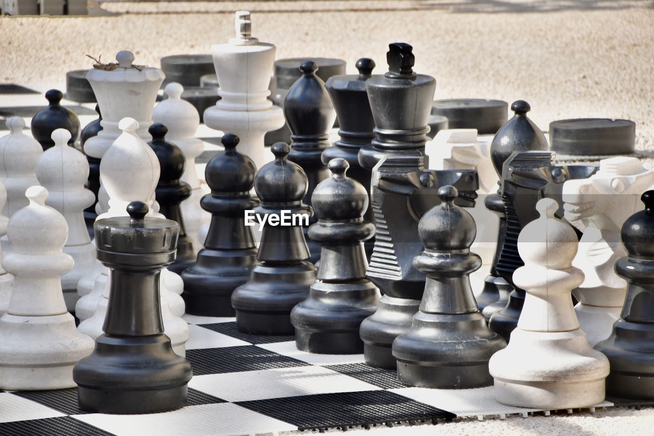 chess, leisure games, board game, game, strategy, sports, chess piece, chessboard, indoor games and sports, recreation, relaxation, leisure activity, pawn - chess piece, king - chess piece, sports equipment, tabletop game, competition, knight - chess piece, queen - chess piece, no people, arts culture and entertainment, black, white