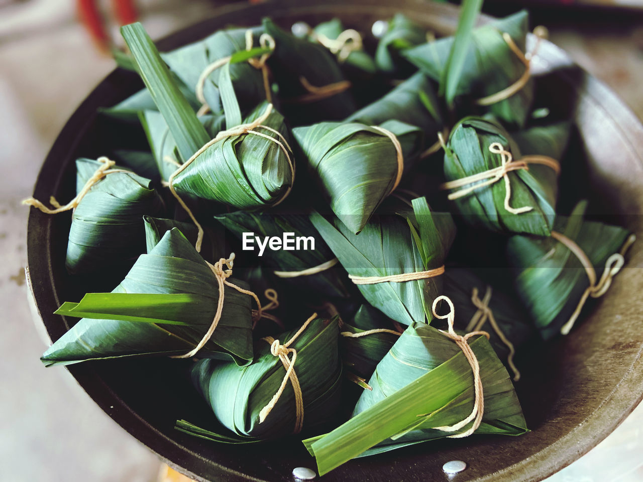 HIGH ANGLE VIEW OF SUCCULENT PLANT IN CONTAINER