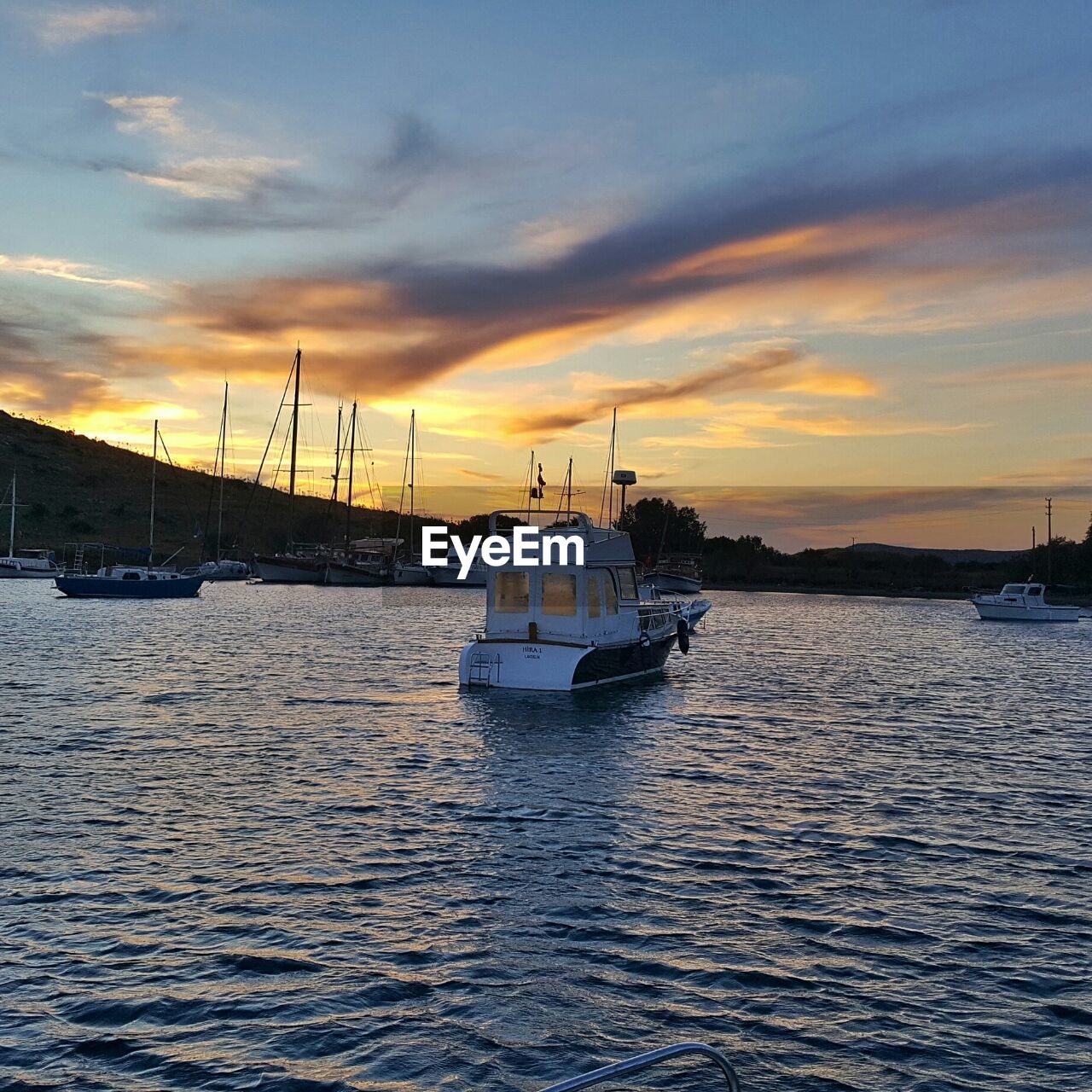 SHIP IN SEA AGAINST SUNSET SKY