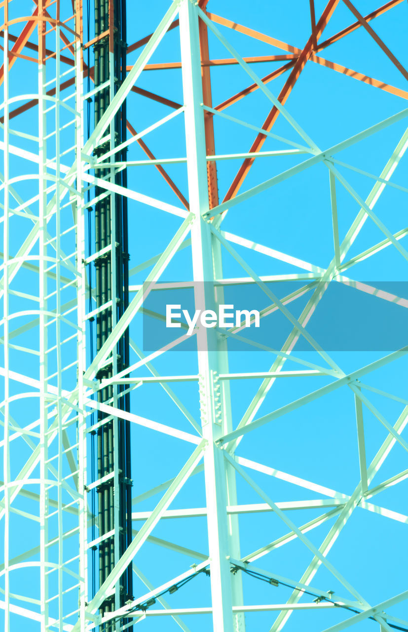 LOW ANGLE VIEW OF FERRIS WHEEL AGAINST SKY