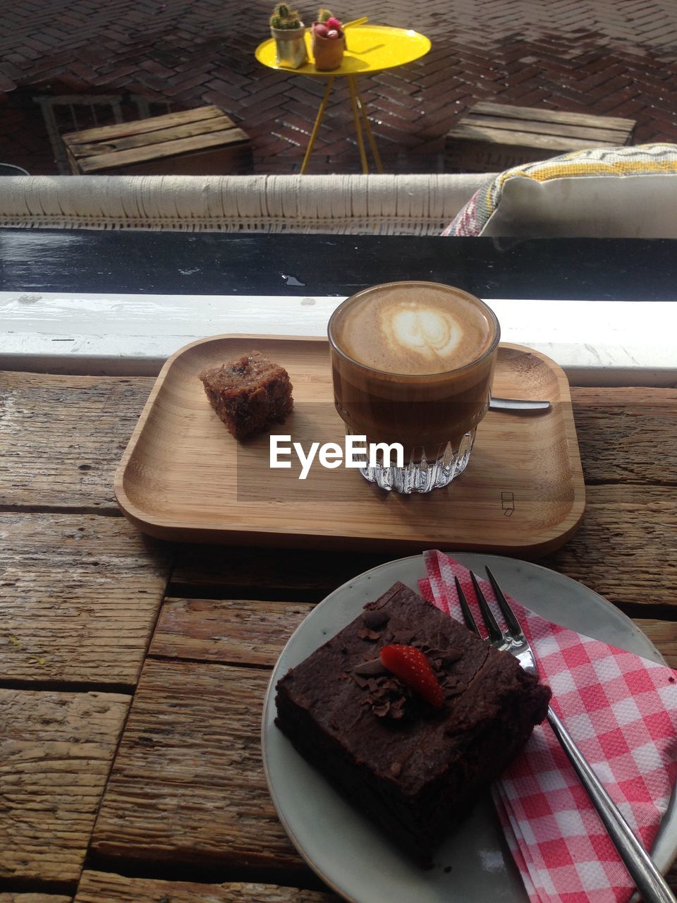 HIGH ANGLE VIEW OF COFFEE AND TABLE