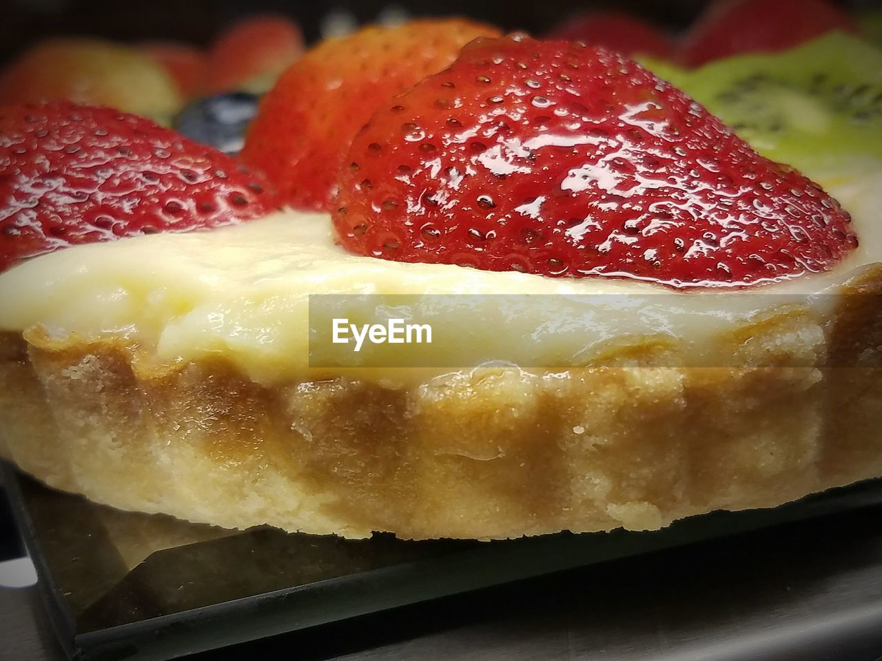 CLOSE-UP OF ICE CREAM WITH CAKE