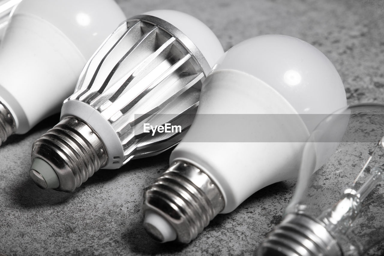 light bulb, light, white, incandescent light bulb, lighting equipment, lighting, power generation, black and white, electricity, metal, filament, close-up, no people, monochrome photography, monochrome, shiny, indoors