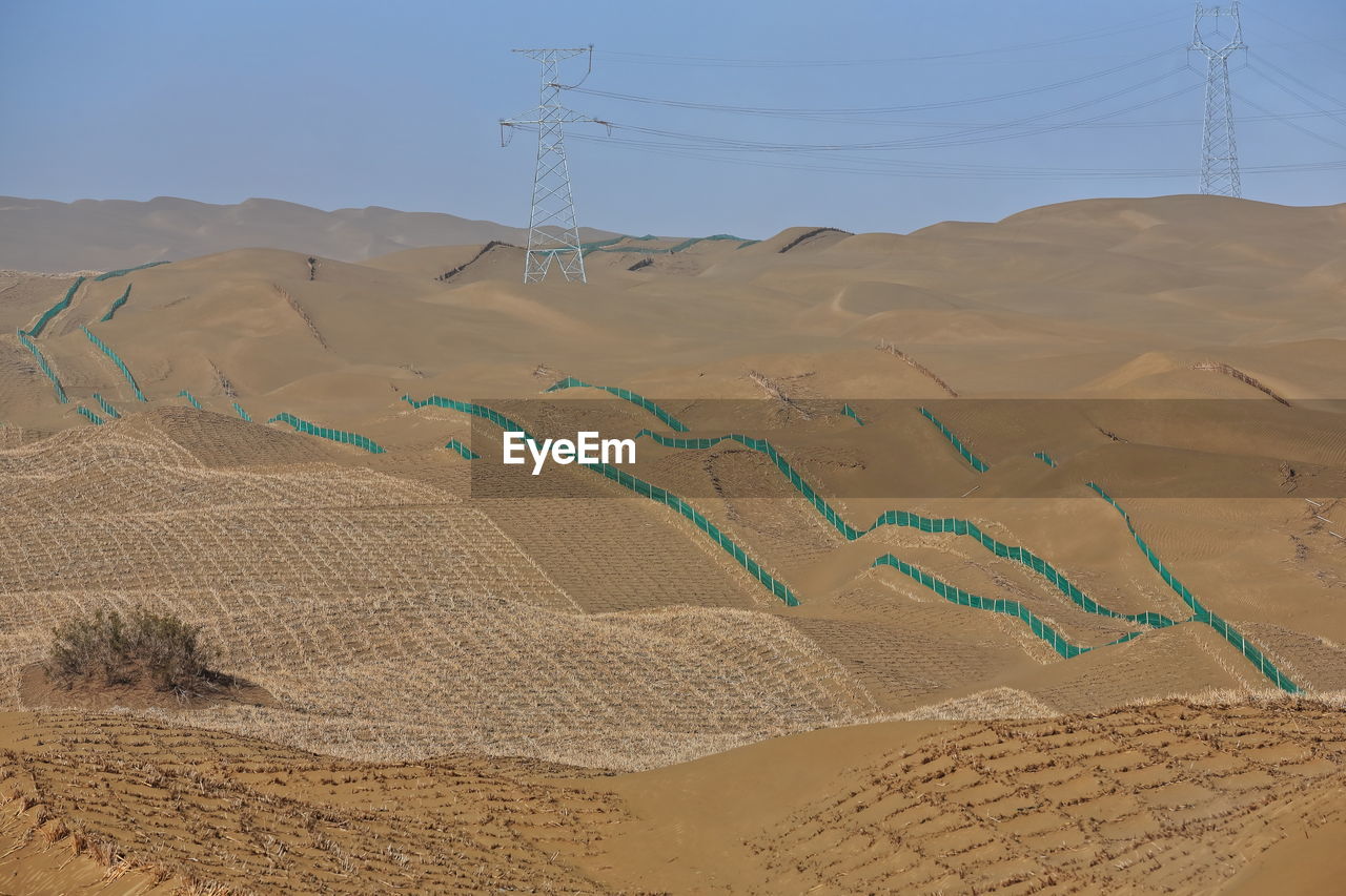 0374 reed barriers-taqie branch of lunmin hwy.-tract of tarim desert hwy.across the taklamakan-china