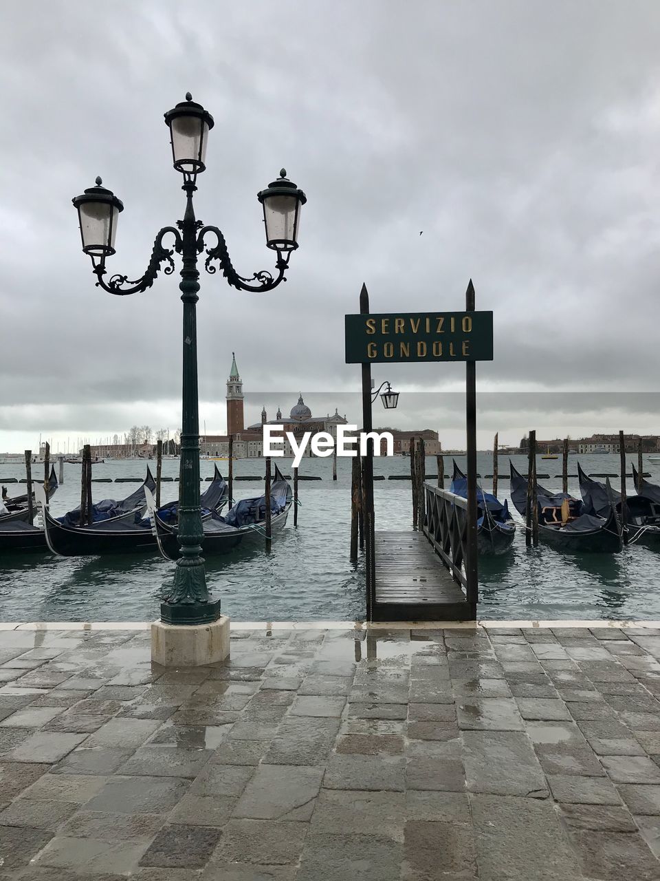 STREET LIGHT ON CITY AT WATERFRONT