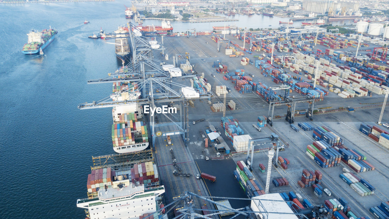 HIGH ANGLE VIEW OF COMMERCIAL DOCK AT SEA