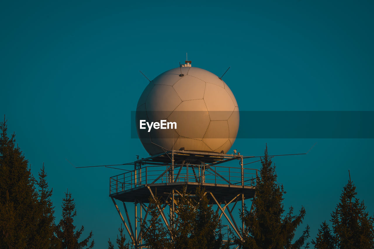 LOW ANGLE VIEW OF TOWER AGAINST SKY