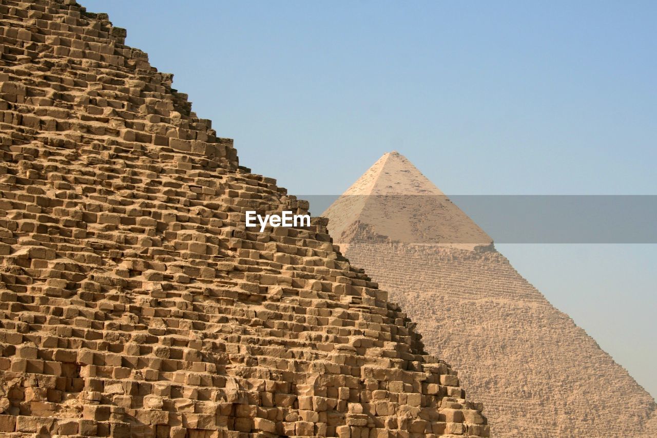 Great pyramid of giza against sky