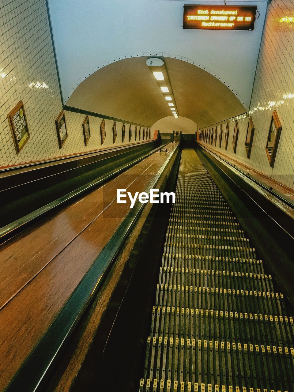 RAILROAD TRACKS IN SUBWAY STATION