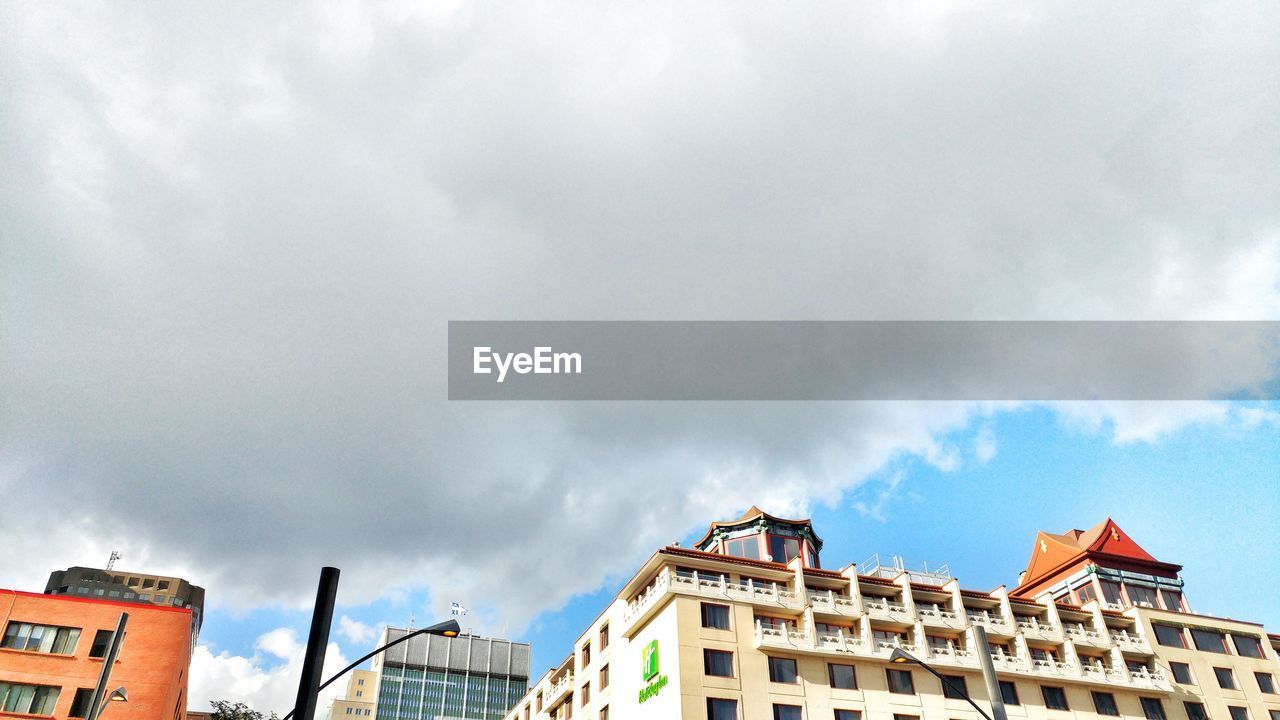 LOW ANGLE VIEW OF CITY AGAINST SKY