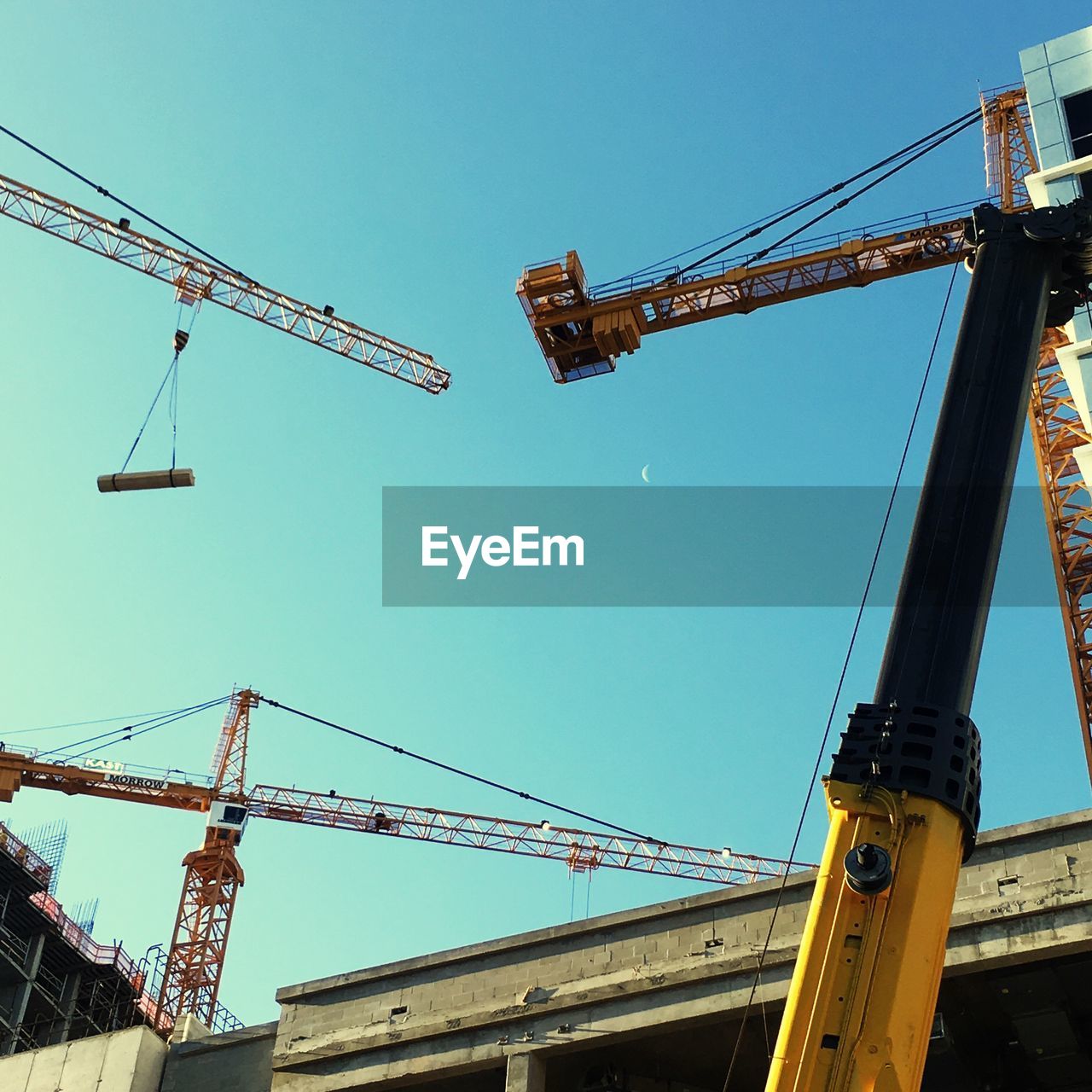 LOW ANGLE VIEW OF CRANE AGAINST CLEAR SKY