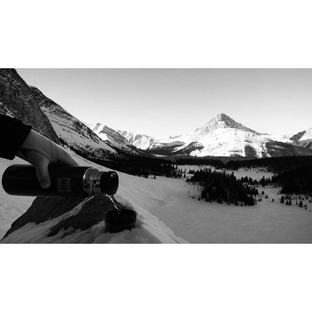 SCENIC VIEW OF SNOWCAPPED MOUNTAINS